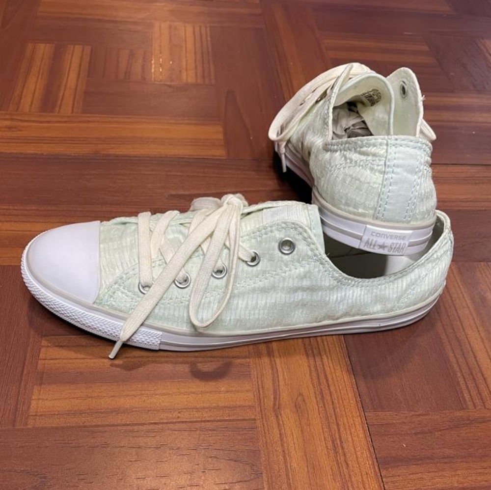 Converse all star Women's mint green low top lace up sneakers size 8